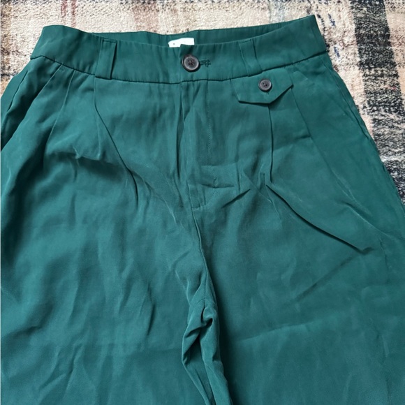 Chic Green Wide-Leg Pants - Picture 2 of 5